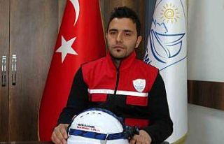 Çinli ekibe otlu peynir ikram eden arama kurtarma...