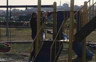 Çocuk parkı alevler içinde kaldı