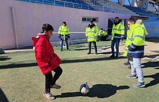 Çocuklar depremi oyun oynayarak unutuyor