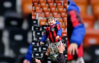 Çorum FK’lı futbolcular, minik depremzede Mehmet...