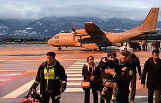 Deniz Kuvvetlerine ait uçaklarla depremzede tahliyesine...