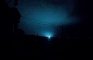 Deprem anında mavi ışıklar dikkat çekti, iş...