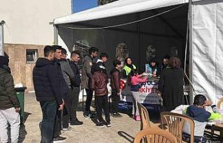 Deprem bölgesinde 24 saat sıcak yemek ikramı