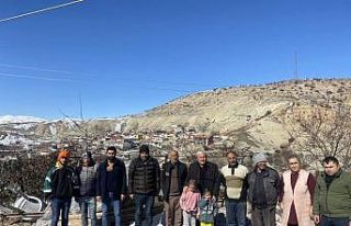 Deprem bölgesinde afetzedelerle bir araya geldi