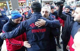 Deprem bölgesinde arama kurtarma çalışmalarına...