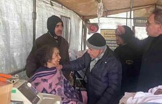 Deprem bölgesinde beraber çalıştığını doktorun...