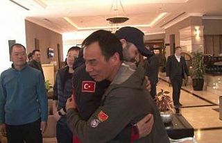 Deprem bölgesinde çalışan Çinli Arama Kurtarma...