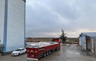 Deprem bölgesindeki besicilere 1 tır yem daha gönderildi