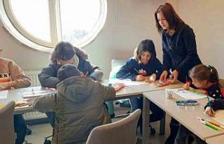 Deprem bölgesindeki psikososyal destek faaliyetleri...