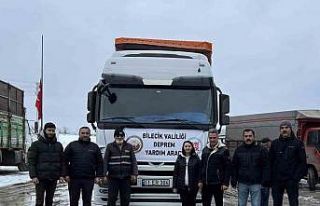 Deprem bölgesindeki sokak ve besi hayvanların yem...