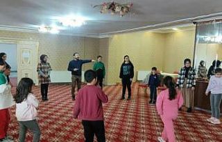 Deprem bölgesinden Mardin’e yerleşen çocukların...