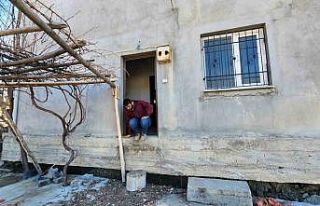 Deprem evi yıkmadı ama 30 santim kaldırıp, 2 metre...