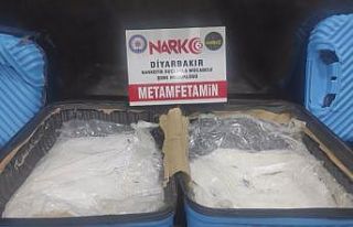 Deprem için yardıma geldiğini ileri süren bir...