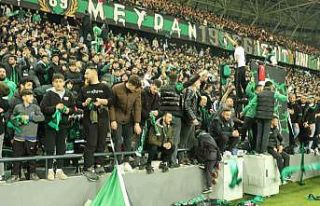 Deprem saatine denk gelen dakikada atkılar sahaya...