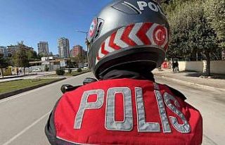 Deprem sonrası terk edilen apartmanlar polis ve bekçiye...