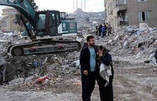 Depremde değil enkaz başında öldü