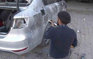 Depremde enkazlarda hasar gören araçları tamir...