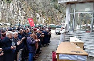 Depremde göçük altında kalan anne ve kızı toprağa...