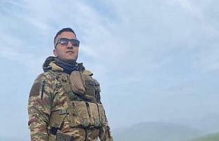Depremde göçük altında kalan uzman er memleketi...