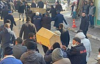 Depremde hayatını kaybeden aile Dursunbey’de toprağa...
