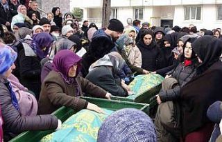 Depremde hayatını kaybeden Dilek öğretmen ve kızı...