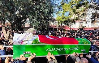 Depremde hayatını kaybeden Kuşadalı gençler toprağa...