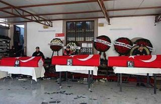 Depremde hayatını kaybeden polis memuru anne ve...