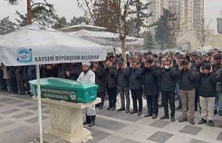 Depremde hayatını kaybedenler defnediliyor