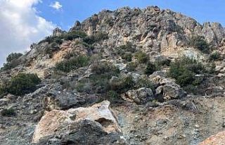 Depremde tonlarca ağırlıktaki kayalar evlerin üzerine...