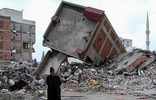 Depremde torunlarını ve çocuklarını kaybeden...
