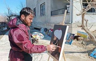 Depremde zarar gören evleri için yaptığı tuvalleri...