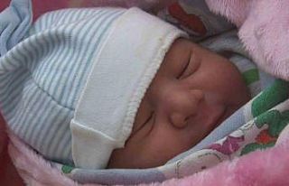 Depremden 12 gün sonra 04.17’de dünyaya geldi