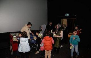 Depremden etkilenen çocuklara sinema keyfi
