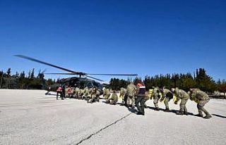 Depremden etkilenen köylere helikopter ile yardım...