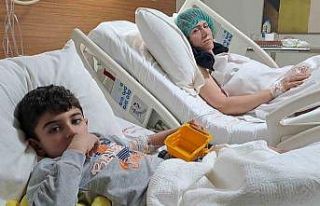 Depremden kurtulan anne-oğul, birbirine hastanede...