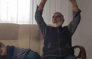 Depremi duyar duymaz yola koyulan yaşlı adam oğlu...