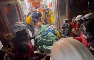 Depremin 100. saatinde umut tazeleyen kurtuluş