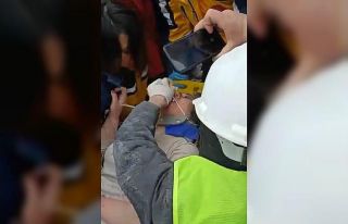 Depremin 102. saatinde inanılmaz kurtuluş