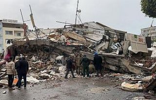 Depremin ilk saatlerinde askerin sahada olduğu görüntüler...