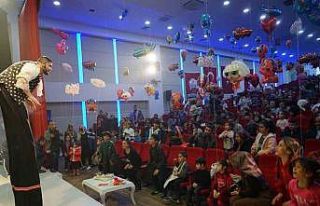 Depremzede aileler ve çocuklar, düzenlenen eğlencede...