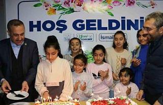 Depremzede Asmin’e doğum günü sürprizi