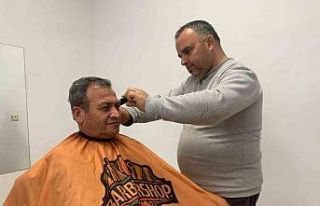 Depremzede berberlerden ücretsiz tıraş