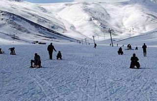 Depremzede çocuklar bir günlüğüne de olsa depremi...