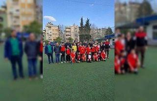 Depremzede çocuklar, halı saha turnuvasında moral...