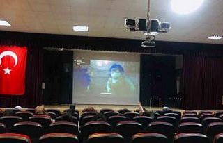 Depremzede çocuklar için film etkinliği düzenlendi