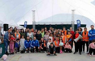 Depremzede çocuklar mobil etkinlik çadırı ile...