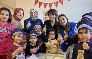 Depremzede çocuklar mutfakta