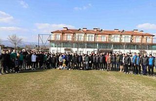 Depremzede çocuklar Nazilli Belediyesporlu futbolcular...