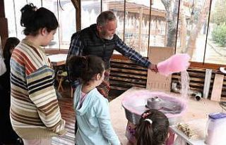 Depremzede çocuklara moral oldular