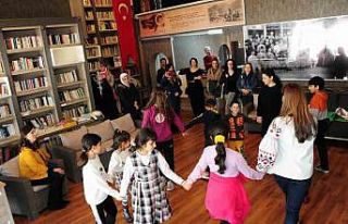 Depremzede çocuklara psikolog eşliğinde etkinlik